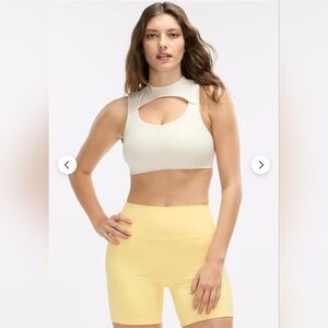 NWT! Peloton Cadent Rib Mock Cutout Pearl Sports Bra! W- Sz. M! (V15)